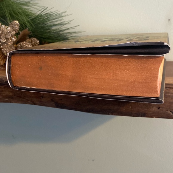 Fourth Wing by Rebecca Yarros Hardcover - Picture 6 of 7